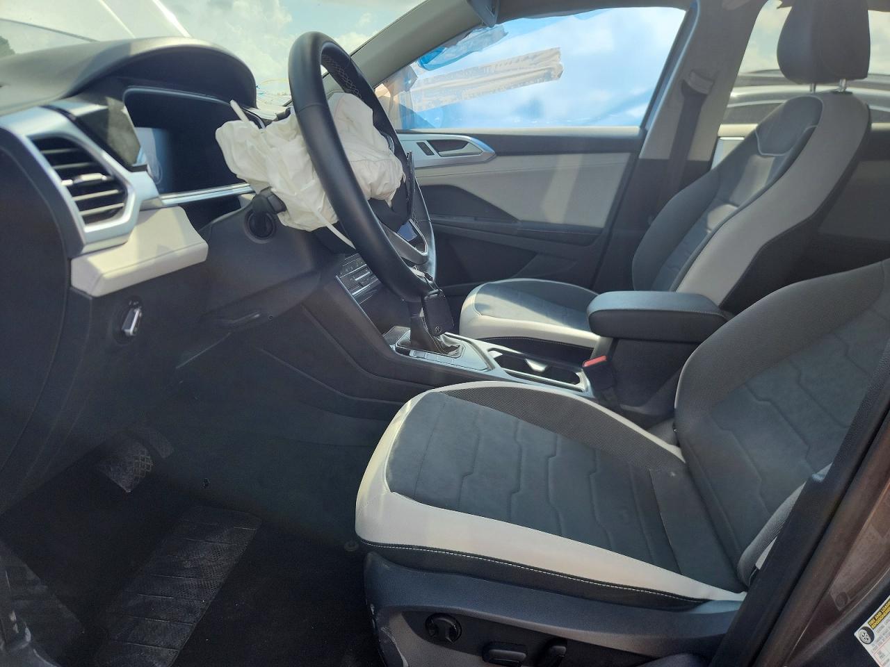 2026 Volkswagen Taos VIN 3VVSC7B2XTM007077 COPART salvage auction — Front End, CA - CERTIFICATE OF TITLE, sold $11,400 on 2026-09-11 (photo 7)