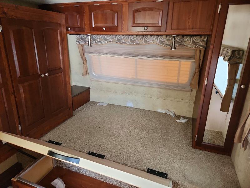 2014 Flagstaff Flt27rlws VIN 4X4TFLC28ED125929 COPART salvage auction — UNDERCARRIAGE, IL - SALVAGE CERTIFICATE, sold $1,200 on 2026-09-17 (photo 5)
