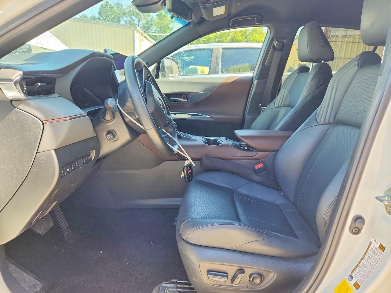 2024 Toyota Venza VIN JTEAAAAH1RJ179972 COPART salvage auction — Normal Wear, NC - DEALER ONLY CLEAN TITLE, sold $28,250 on 2026-08-25 (photo 7)