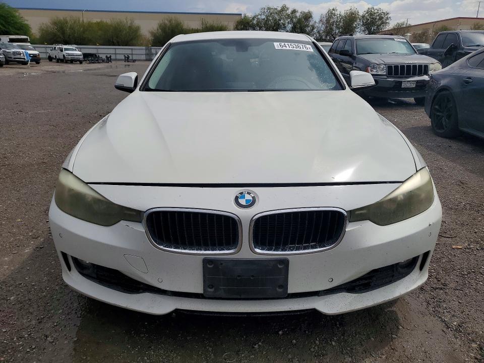 2014 BMW 3er VIN WBA3C1C54EK107126 COPART salvage auction — MINOR DENT/SCRATCHES, Nv - Certificate Of Title, sold $1,200 on 2026-08-20 (photo 5)