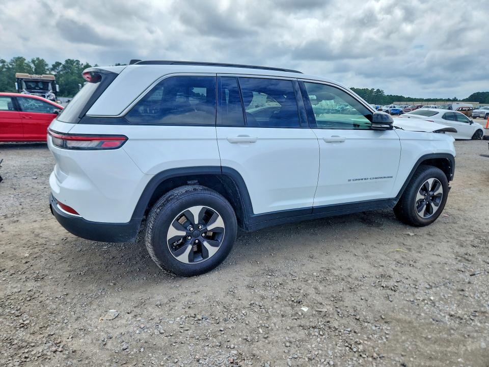 2024 Jeep Cherokee VIN 1C4RJYB63R8516016 COPART salvage auction — FRONT END, Al - Dealer Only Clean Title, sold $12,900 on 2026-08-21 (photo 3)