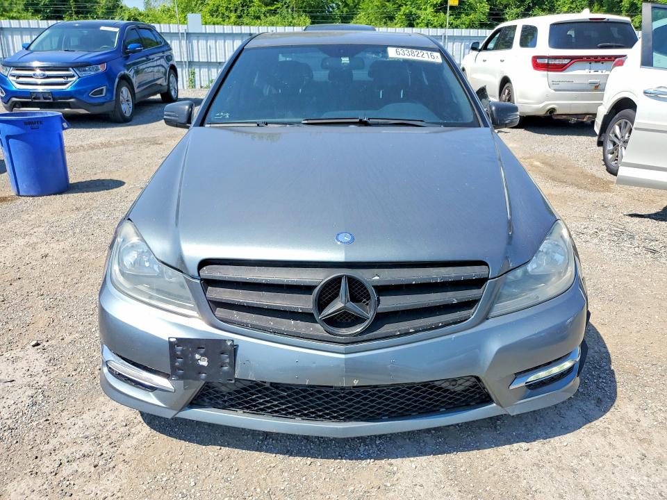 2012 Mercedes-benz C-klasse VIN WDDGF8FB9CA648283 COPART salvage auction — SIDE, On - Permit No Brand - Unfit, sold $1,650 on 2026-08-20 (photo 5)