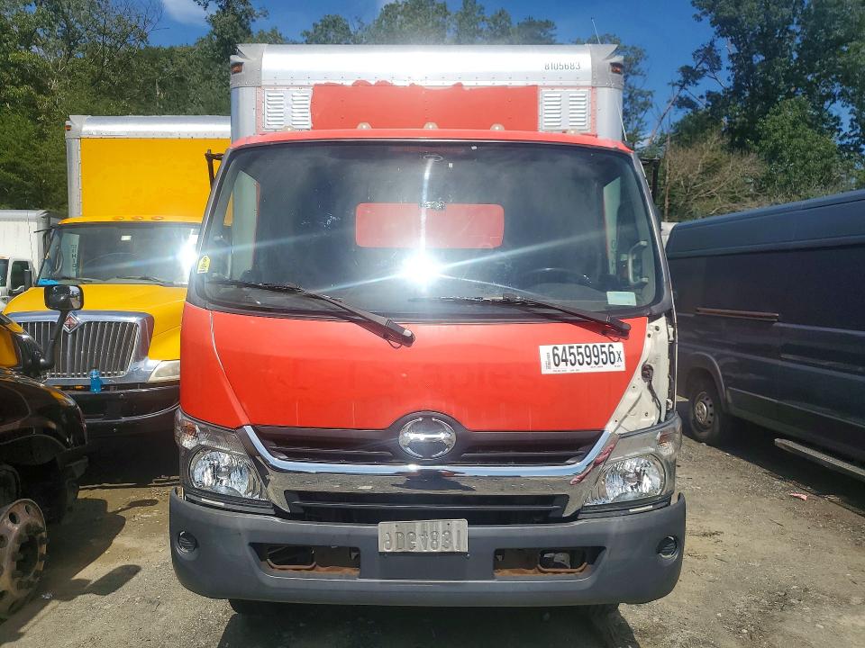 2017 Hino 195 VIN JHHSDM2H2HK005821 COPART salvage auction — MINOR DENT/SCRATCHES, MD - CERTIFICATE OF TITLE (P), sold $2,100 on 2026-09-28 (photo 5)