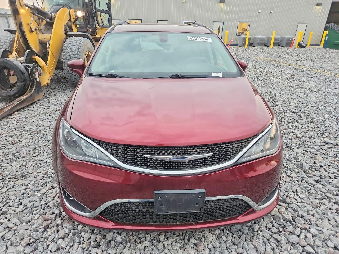 2017 Chrysler Pacifica VIN 2C4RC1BG1HR553692 COPART salvage auction — Mechanical, Ct - Clean Title, sold $1,950 on 2026-09-21 (photo 5)