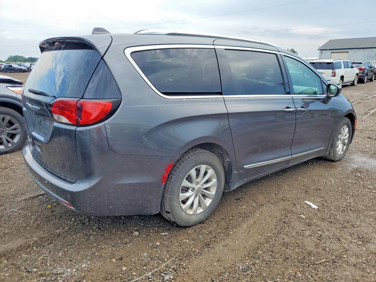 2018 Chrysler Pacifica VIN 2C4RC1BG6JR279637 COPART salvage auction — Front End, Ct - Clean Title, sold $3,200 on 2026-09-16 (photo 3)