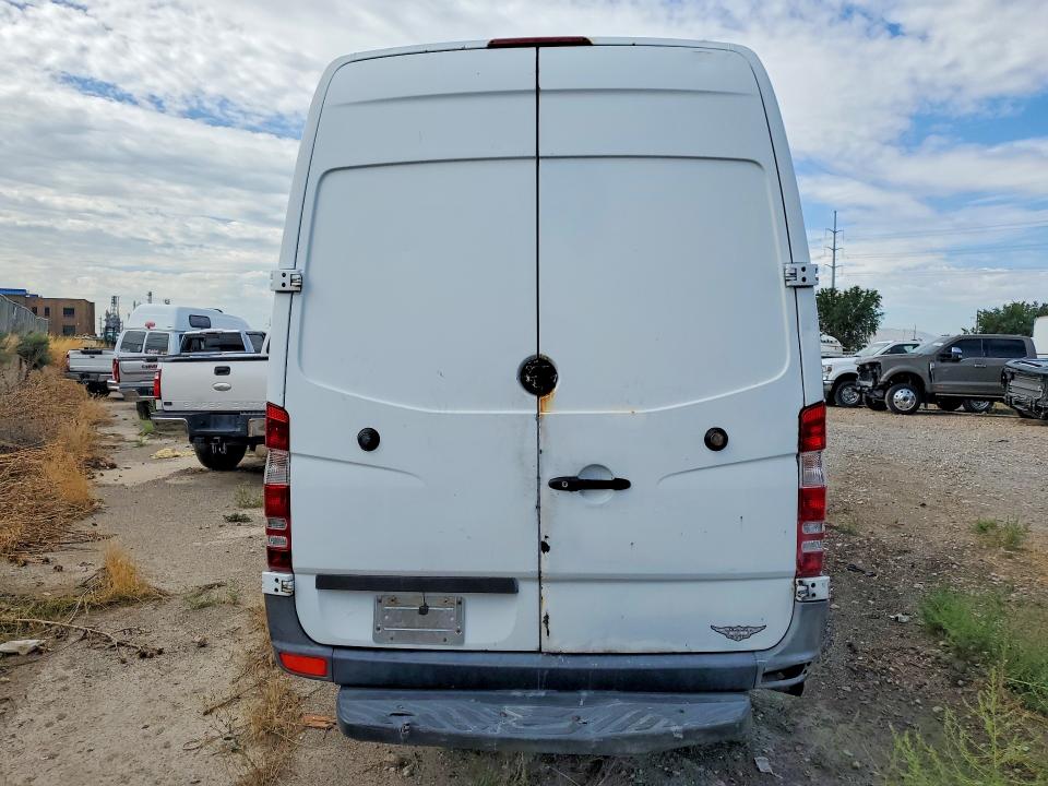 2011 Frht - freightliner M2 VIN WDYPE8CC0B5541550 COPART salvage auction — MINOR DENT/SCRATCHES, UT - CERTIFICATE OF TITLE, sold $600 on 2026-09-14 (photo 6)