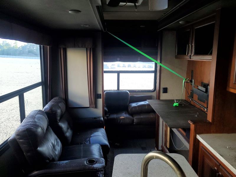 2019 Keys Camper VIN 4YDF32029KE760008 COPART salvage auction — SIDE, NC - DEALER ONLY SALVAGE TITLE, sold $3,550 on 2026-09-10 (photo 7)