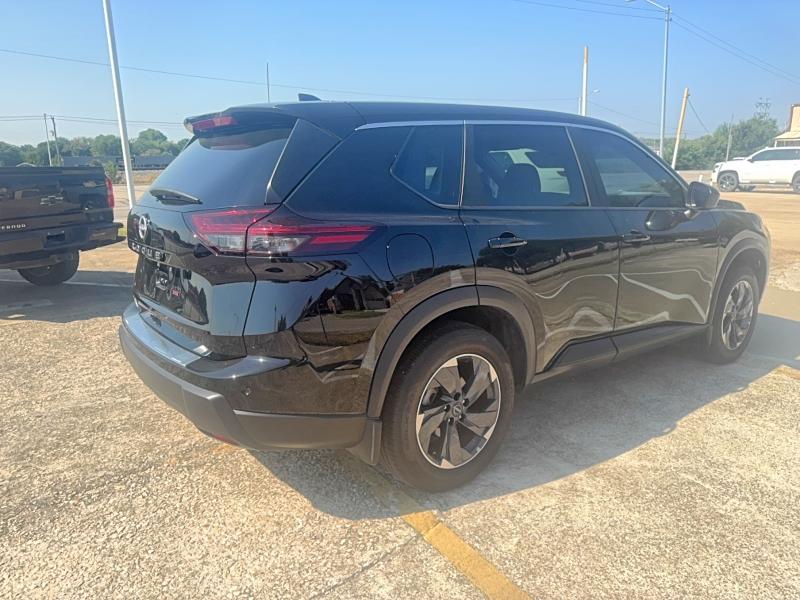 2026 Nissan Rogue VIN 5N1BT3BA0TC698065 COPART salvage auction — HAIL, Salvage Title, sold $9,900 on 2026-08-20 (photo 4)