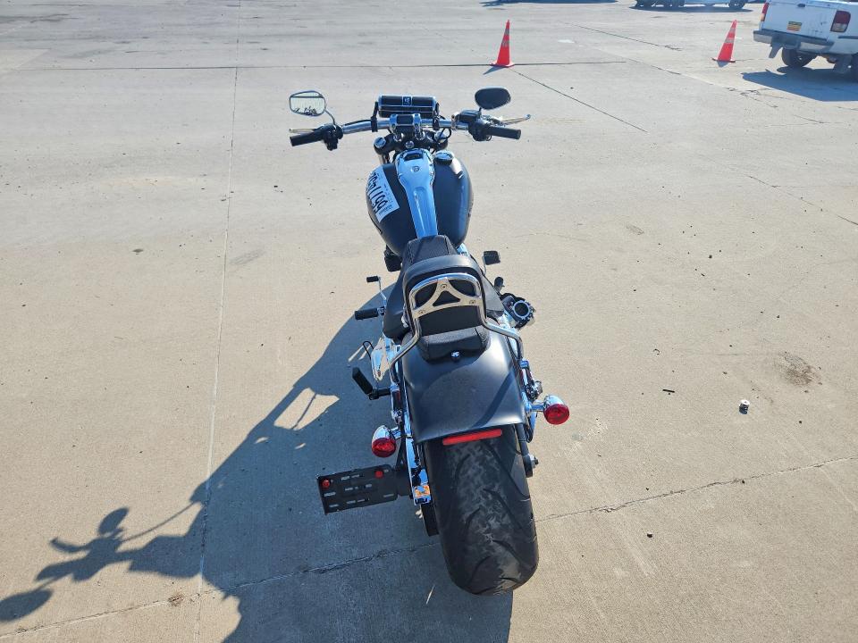 2023 Harley-davidson Breakout VIN 1HD1YEZ15PB070094 COPART salvage auction — SIDE, TX - SALVAGE VEHICLE TITLE, sold $10,300 on 2026-09-17 (photo 4)