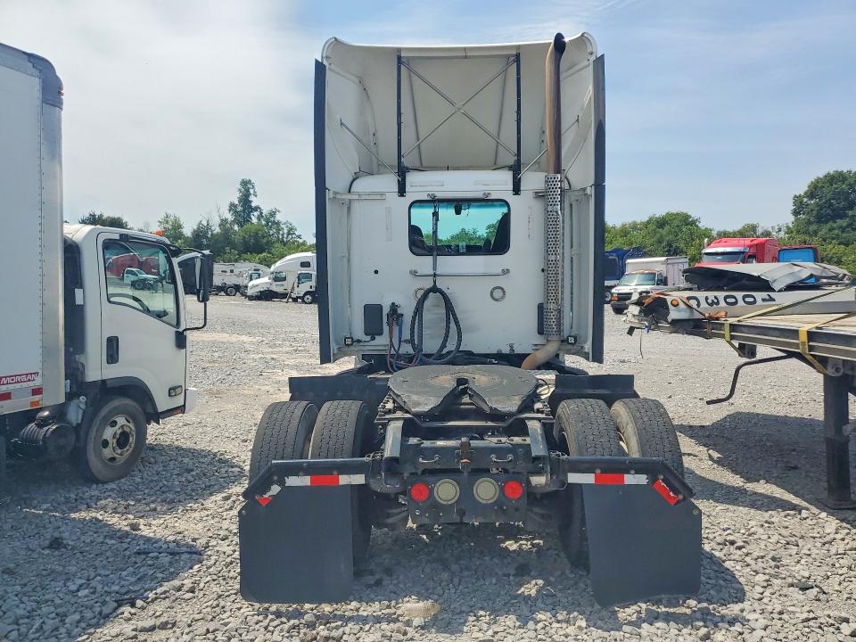 2020 Kenworth T680 VIN 1XKYA48X2LJ404686 COPART salvage auction — MINOR DENT/SCRATCHES, IN - CERTIFICATE OF TITLE, sold $10,200 on 2026-09-08 (photo 6)