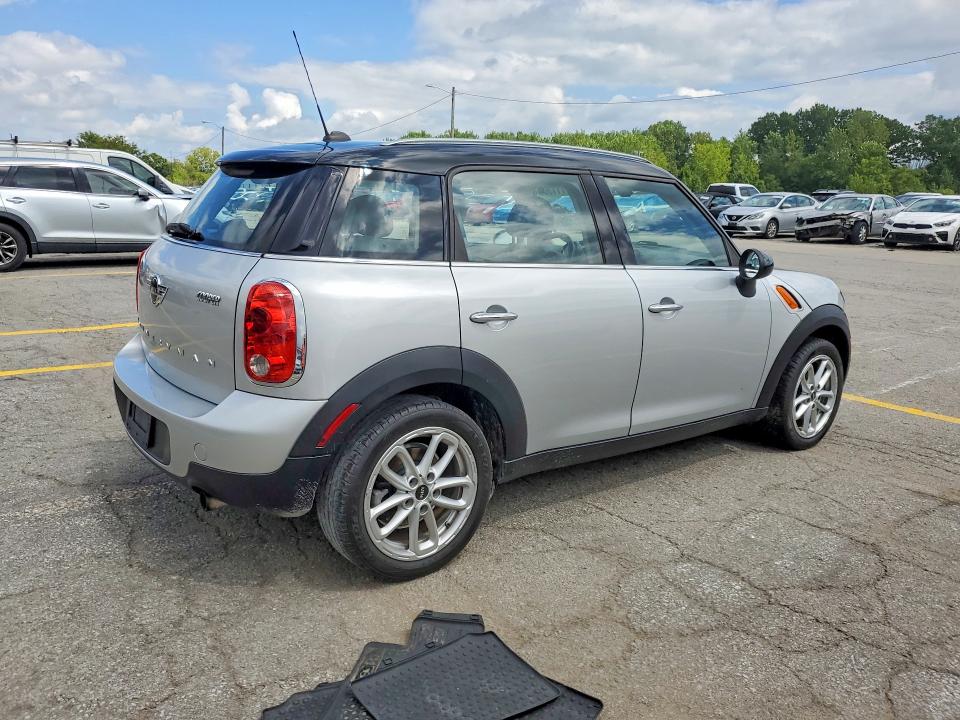 2015 Mini Cooper VIN WMWZB3C56FWR45564 COPART salvage auction — NORMAL WEAR, In - Certificate Of Title, sold $350 on 2026-08-20 (photo 3)