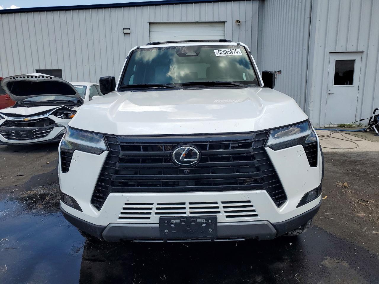 2024 Lexus VIN JTJTBCDX8R5030053 COPART salvage auction — Water/Flood, TX - SALVAGE TITLE-FLOOD DAMAGE, sold $35,900 on 2026-08-13 (photo 5)