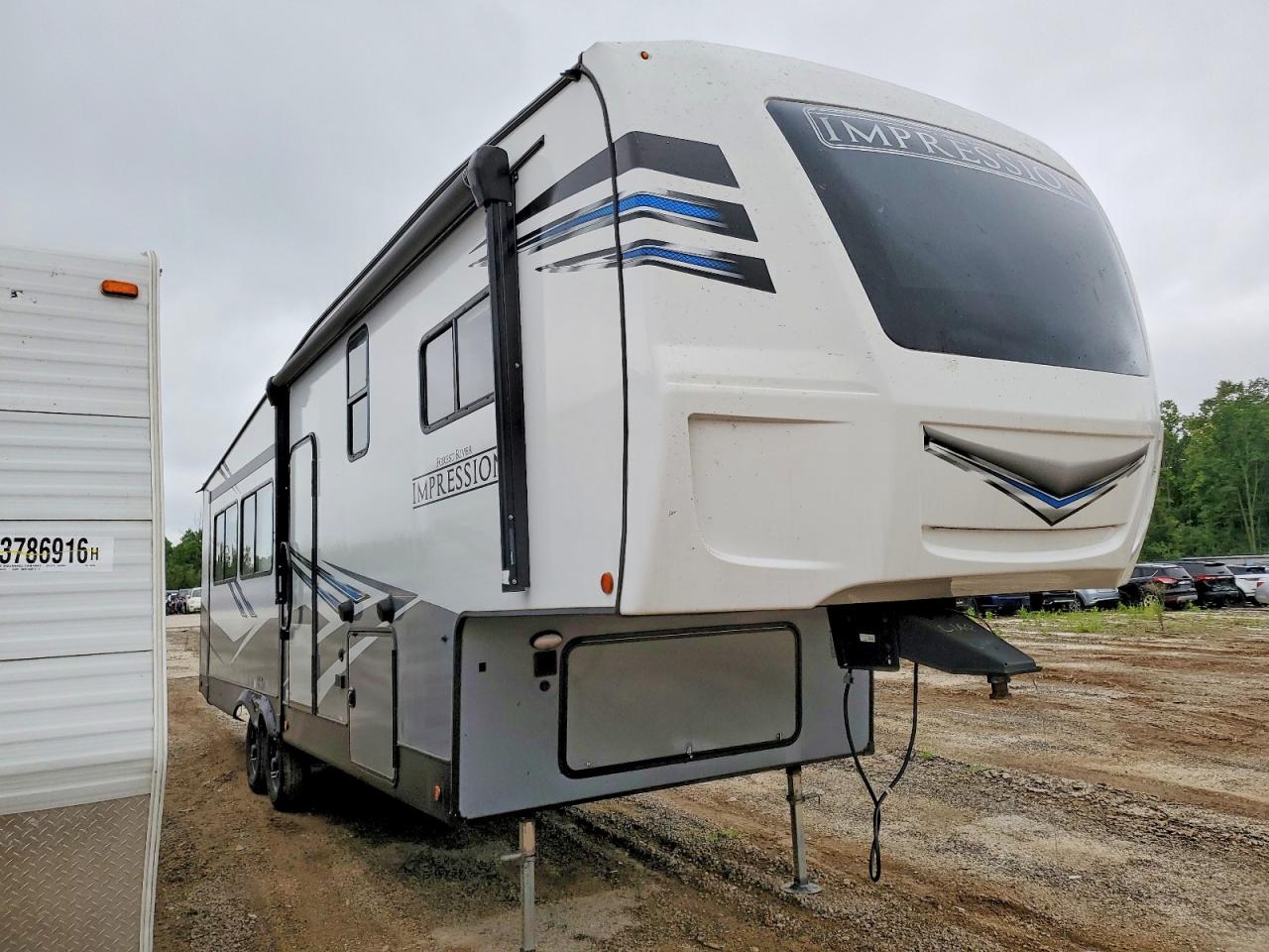 2022 Foresriver VIN 5ZT3MPSB5ND002530 COPART salvage auction — Top/Roof, Bp - Non-Repairable, sold $2,500 on 2026-09-10 (photo 1)