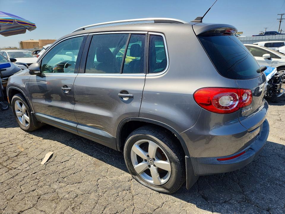 2010 Volkswagen Tiguan VIN WVGAV9AX6AW518792 COPART salvage auction — MINOR DENT/SCRATCHES, CA - DIS/DLR/EXP ONLY CLEAN TITLE, sold $125 on 2026-08-13 (photo 2)