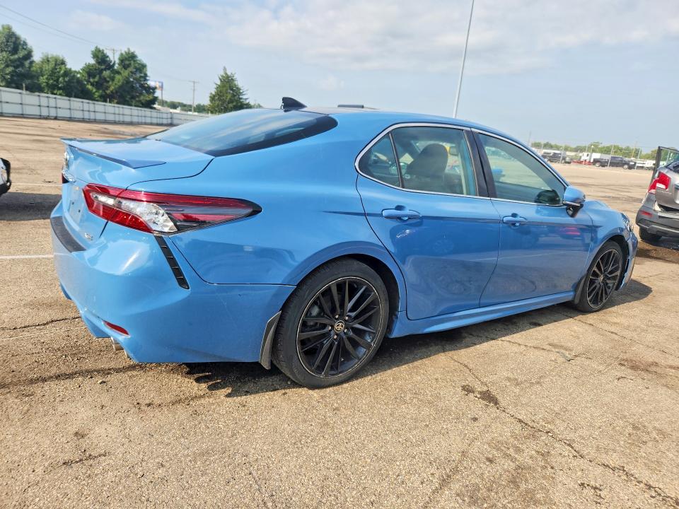 2023 Toyota Camry VIN 4T1K61AK4PU104308 COPART salvage auction — MINOR DENT/SCRATCHES, Salvage Title, sold $11,800 on 2026-08-25 (photo 3)