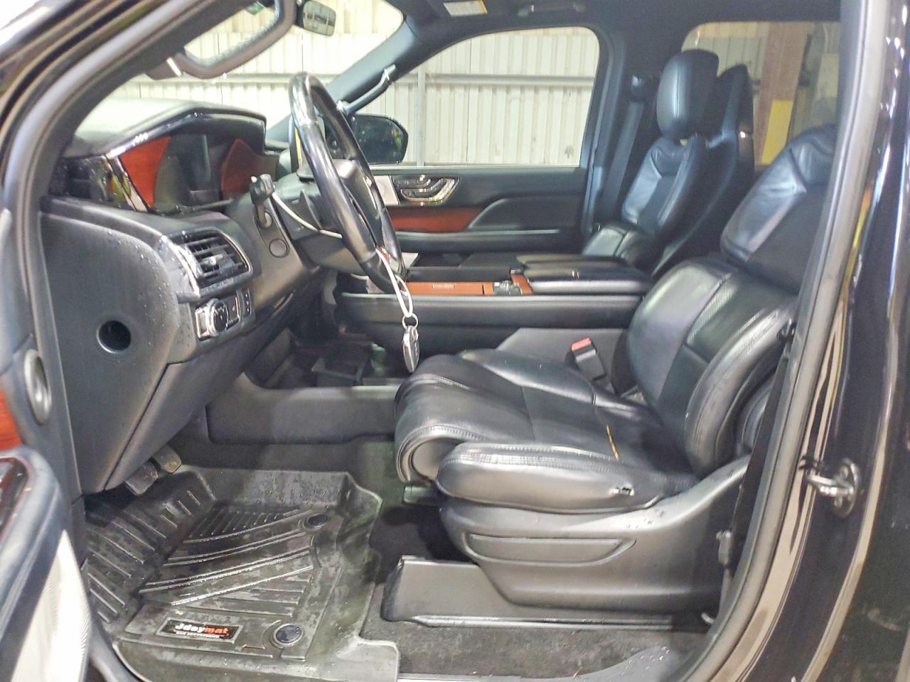 2021 Lincoln Navigator VIN 5LMJJ2LT9MEL01340 COPART salvage auction — Minor Dent/Scratches, Ct - Clean Title, sold $9,600 on 2026-09-25 (photo 7)