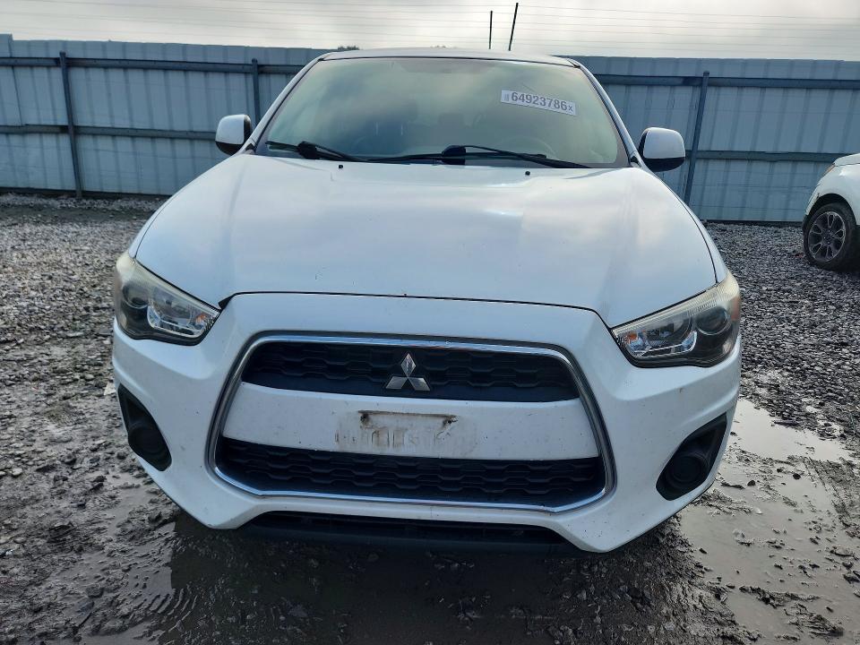 2015 Mitsubishi Outlander VIN 4A4AR3AU2FE020431 COPART salvage auction — MINOR DENT/SCRATCHES, Mt - Certificate Of Title, sold $425 on 2026-09-01 (photo 5)