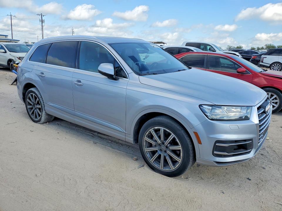 2017 Audi Q7 VIN WA1LAAF79HD024820 COPART salvage auction — MECHANICAL, Tx - Certificate Of Title, sold $6,100 on 2026-10-08 (photo 4)