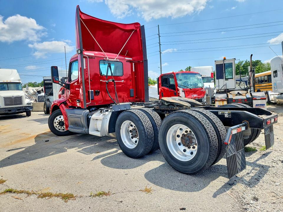 2021 Peterbilt 579 VIN 1XPBD49X6MD756093 COPART salvage auction — NORMAL WEAR, TN - CERTIFICATE OF TITLE, sold $13,900 on 2026-08-25 (photo 2)