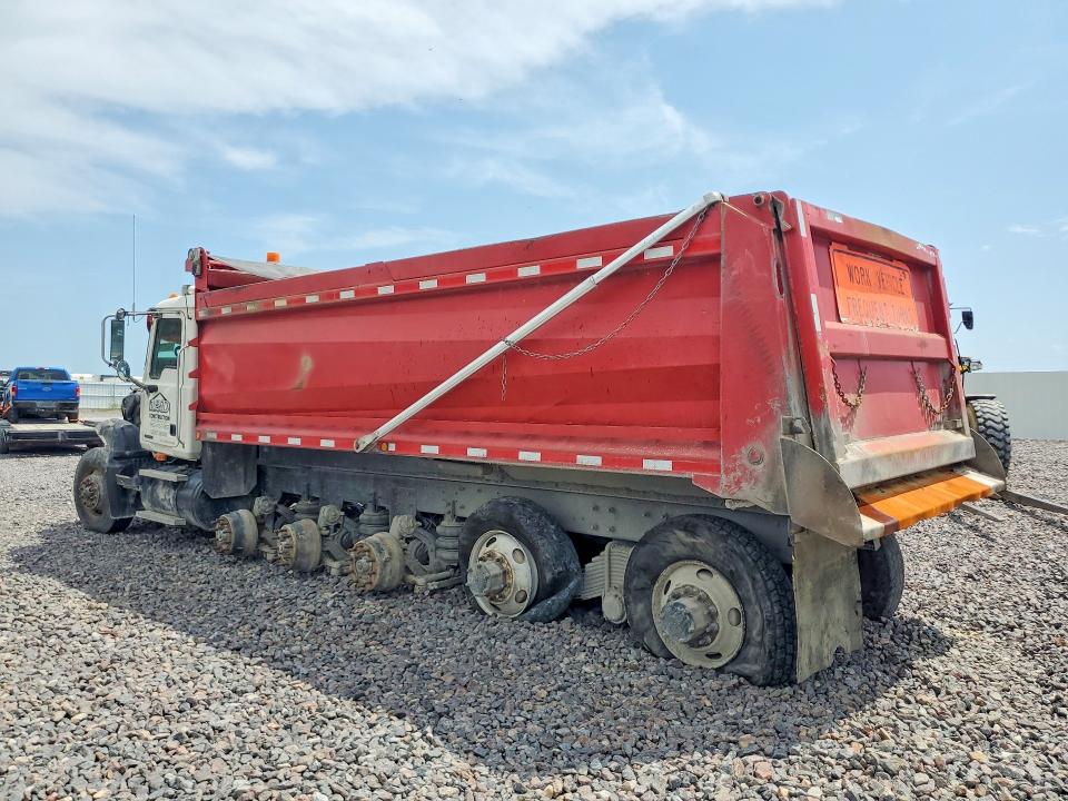 2004 Mack Cv713 VIN 1M2AG12C14M011628 COPART salvage auction — ALL OVER, MO - SALVAGE CERTIFICATE OF TITLE, sold $8,600 on 2026-09-10 (photo 2)