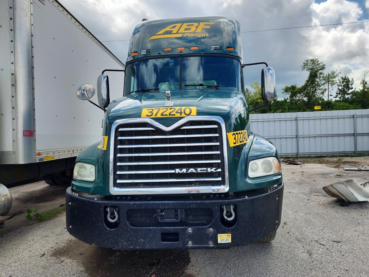 2018 Mack Cxu612 VIN 1M1AW01X2JM010571 COPART salvage auction — Normal Wear, OK - CERTIFICATE OF TITLE (P), sold $725 on 2026-09-25 (photo 5)
