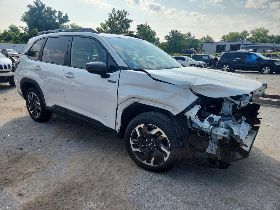 2025 Subaru Forester VIN JF2SLSED3SH409624 COPART salvage auction — FRONT END, Mo - Salvage Certificate Of Title, sold $8,100 on 2026-08-21 (photo 4)