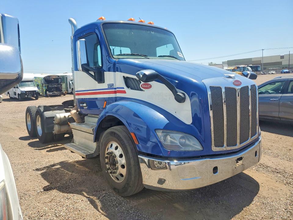 2019 Peterbilt 579 VIN 1XPBDP9X9KD235254 COPART salvage auction — NORMAL WEAR, AZ - CERTIFICATE OF TITLE, sold $7,500 on 2026-09-10 (photo 4)