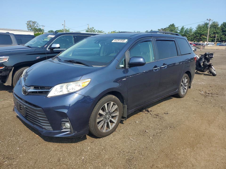 2018 Toyota Sienna VIN 5TDDZ3DC2JS197779 — COPART salvage auction photo