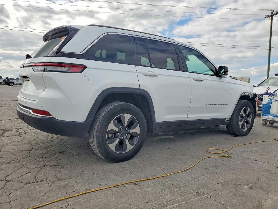 2024 Jeep Cherokee VIN 1C4RJYB60R8516135 COPART salvage auction — FRONT END, Pa - Cert Of Title, sold $21,000 on 2026-08-19 (photo 3)