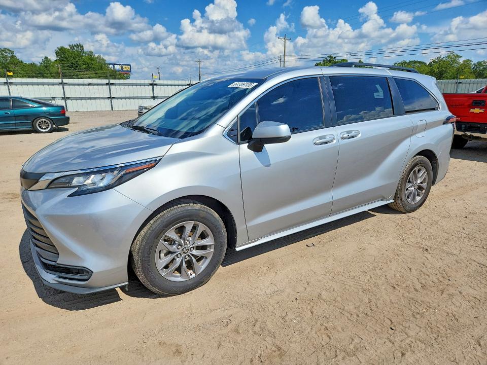 2022 Toyota Sienna VIN 5TDKRKEC0NS120821 — COPART salvage auction photo