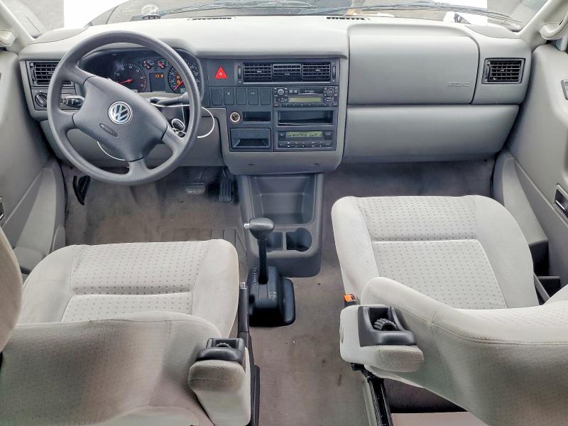 2003 Volkswagen Eurovan VIN WV2KB470X3H038634 COPART salvage auction — MINOR DENT/SCRATCHES, Tx - Salvage Vehicle Title, sold $2,200 on 2026-08-17 (photo 8)
