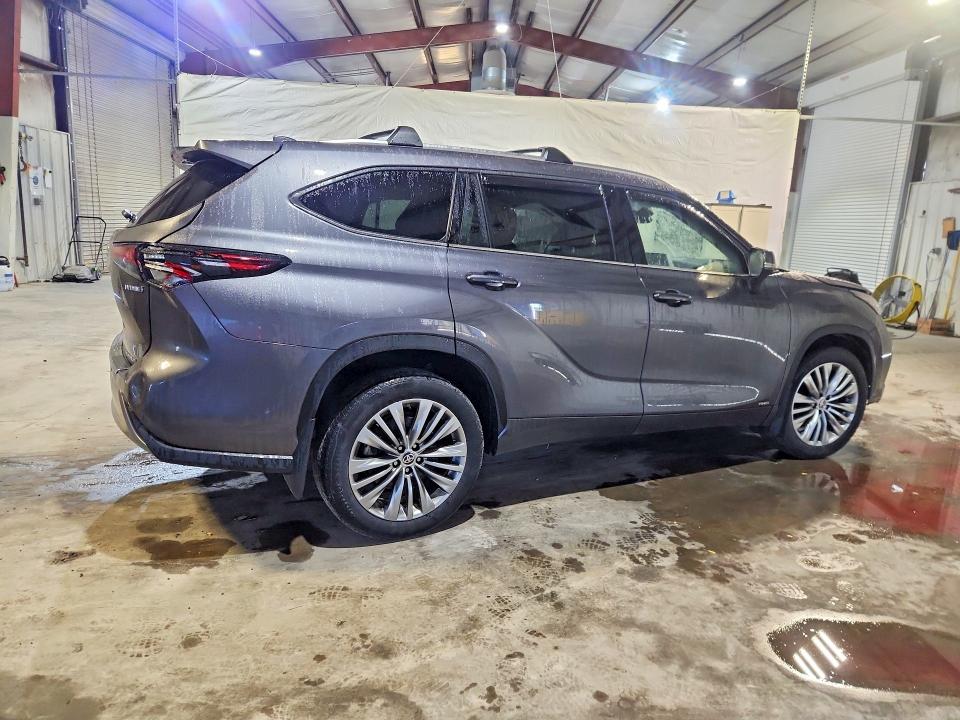 2024 Toyota Highlander hybrid VIN 5TDEBRCH2RS634474 COPART salvage auction — FRONT END, MA - CERT OF TITLE-SALVAGE (P), sold $14,100 on 2026-08-12 (photo 3)