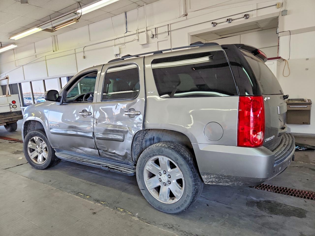 2007 Gmc Yukon VIN 1GKFK13027R129731 COPART salvage auction — Side, WA - BILL OF SALE, sold $500 on 2026-10-02 (photo 2)