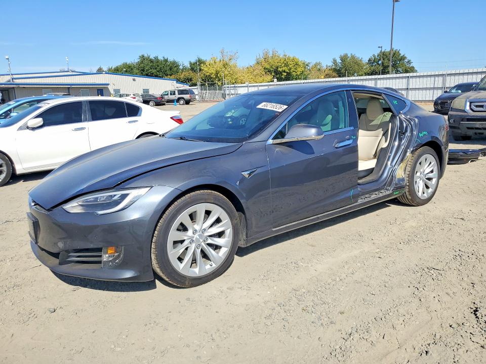 2019 Tesla Model s VIN 5YJSA1E23KF302151 — COPART salvage auction photo