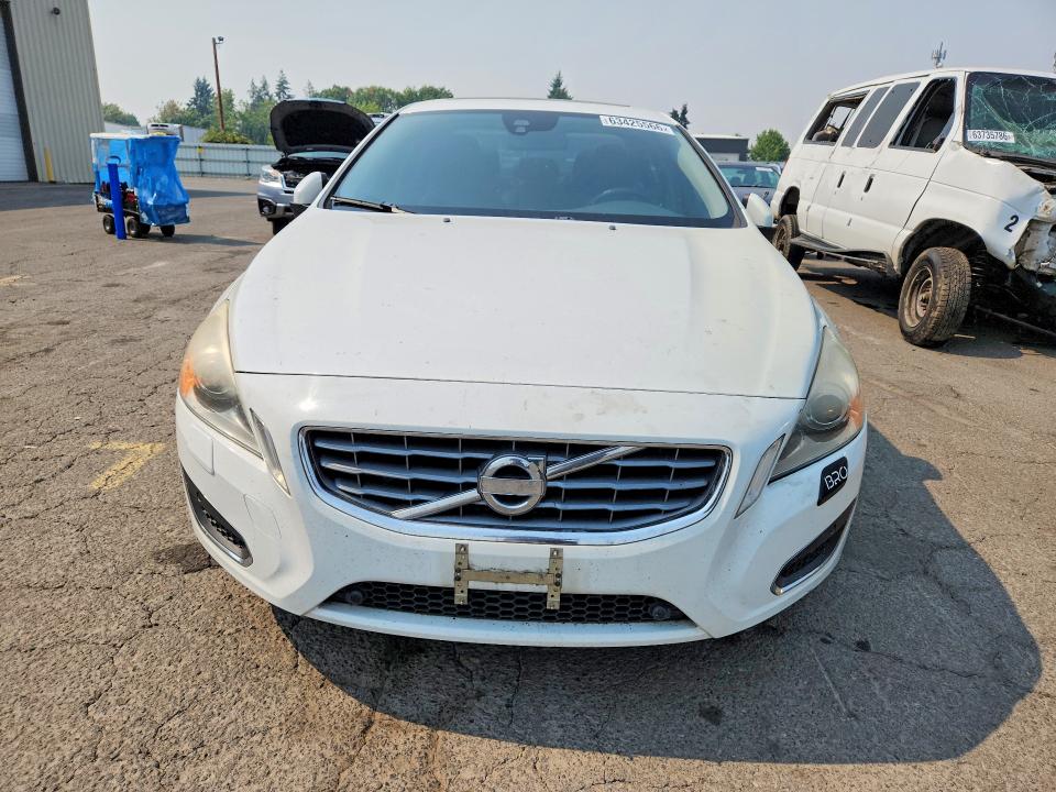 2013 Volvo S60 VIN YV1612FH2D2204738 COPART salvage auction — MINOR DENT/SCRATCHES, Or - Cert Of Title-Reconstructed, sold $125 on 2026-08-17 (photo 5)