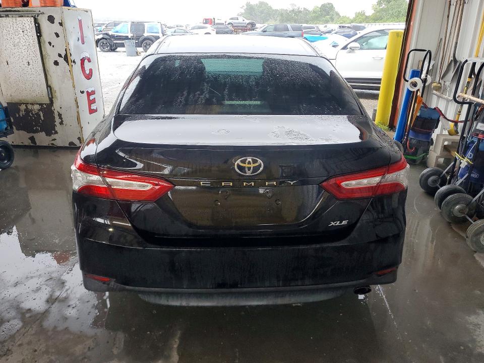 2018 Toyota Camry VIN 4T1B11HK5JU112607 COPART salvage auction — MINOR DENT/SCRATCHES, Salvage Title, sold $7,100 on 2026-09-04 (photo 6)