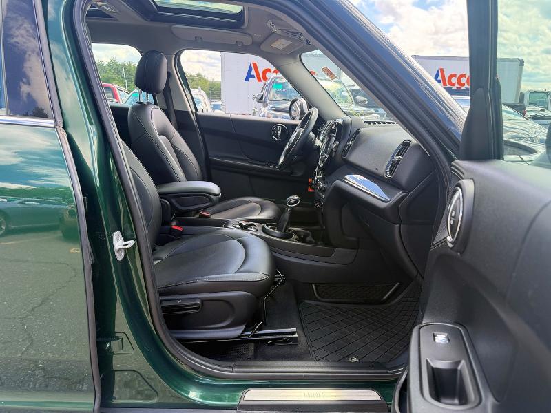 2019 Mini Cooper VIN WMZYV5C57K3F58196 COPART salvage auction — NORMAL WEAR, NH - CERTIFICATE OF TITLE (P), sold $4,250 on 2026-08-12 (photo 5)