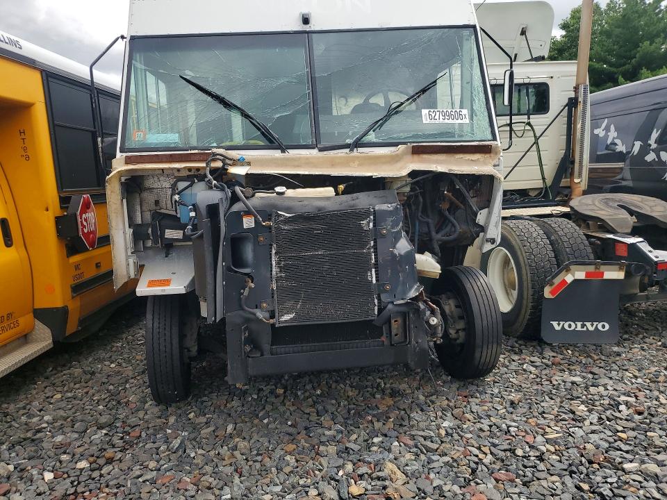 2020 Frht - freightliner VIN 4UZAAPFD8LCLX1846 COPART salvage auction — ALL OVER, NJ - CERT OF TITLE-SALVAGE, sold $3,000 on 2026-09-16 (photo 5)