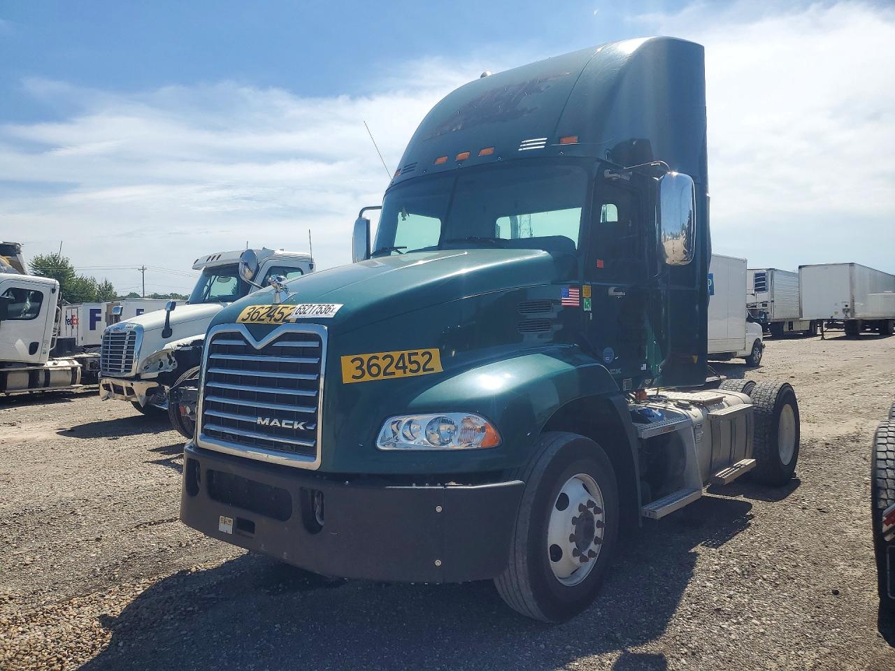 2017 Mack Cxu612 VIN 1M1AW01X8HM009760 COPART salvage auction — Minor Dent/Scratches, OK - CERTIFICATE OF TITLE, sold $1,550 on 2026-09-11 (photo 1)