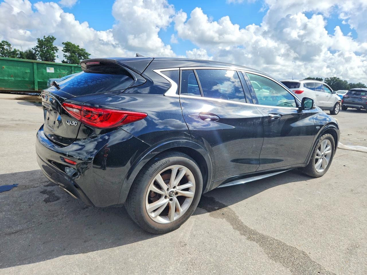 2017 Infiniti Qx30 VIN SJKCH5CP2HA032950 COPART salvage auction — Minor Dent/Scratches, IN - CLEAN TITLE - MANUFCTR BUYBACK (P), sold $2,750 on 2026-09-11 (photo 3)