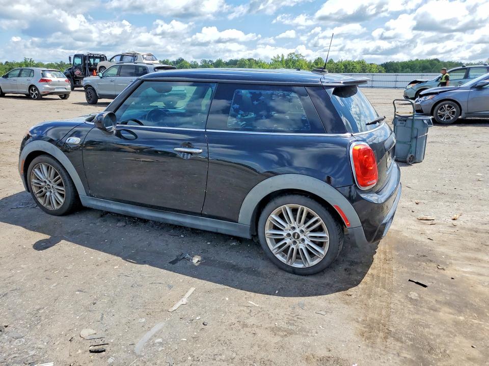 2014 Mini Cooper VIN WMWXM7C51ET986855 COPART salvage auction — MINOR DENT/SCRATCHES, VA - CERTIFICATE OF TITLE, sold $875 on 2026-08-19 (photo 2)