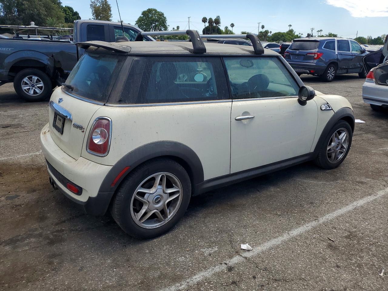 2010 Mini Cooper VIN WMWMF7C56ATZ73994 COPART salvage auction — Minor Dent/Scratches, Dv - Clean Title, sold $225 on 2026-09-18 (photo 3)