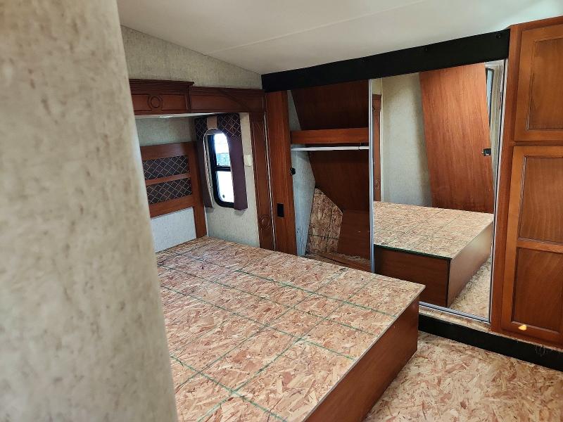 2012 Heartland Cyclone VIN 5SFCG3621CE247194 COPART salvage auction — WATER/FLOOD, IL - SALVAGE CERT-FLOOD, sold $4,500 on 2026-09-23 (photo 5)