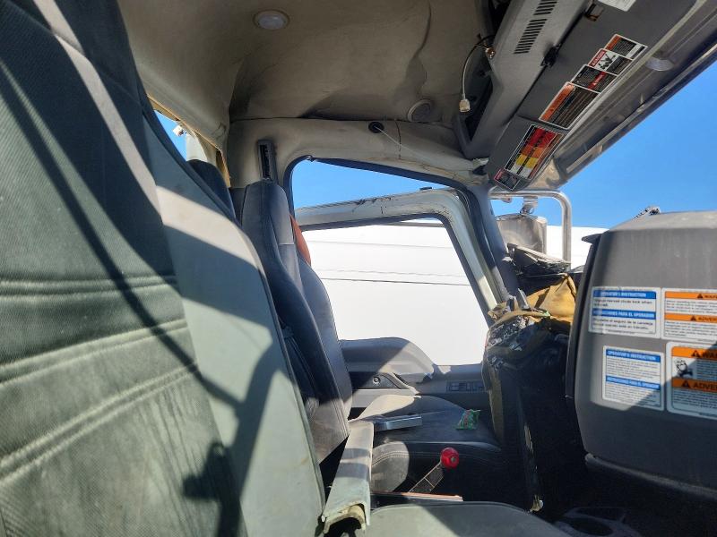 2025 Mack Unknown VIN 1M2GR2GC7SM047145 COPART salvage auction — ROLLOVER, TX - SALVAGE VEHICLE TITLE, sold $12,000 on 2026-10-08 (photo 5)