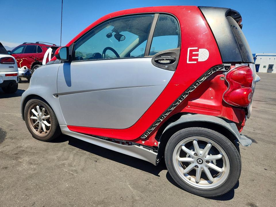 2015 Smart Fortwo VIN WMEEJ9AA7FK836157 COPART salvage auction — REAR END, Ca - Cert Of Title-Salvaged, sold $525 on 2026-08-19 (photo 2)
