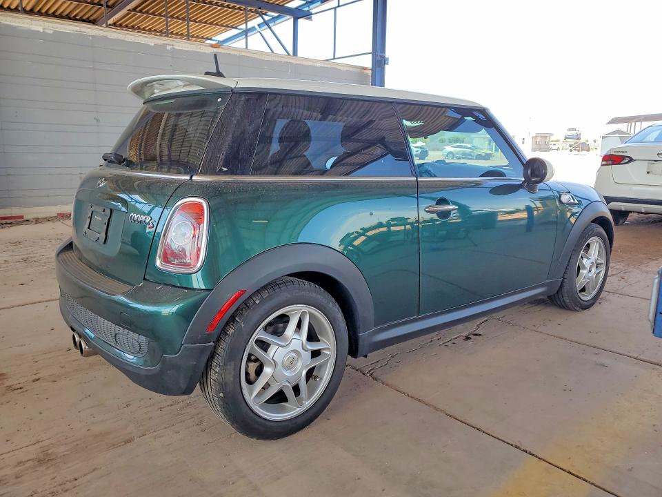 2009 Mini Cooper VIN WMWMF73509TT97220 COPART salvage auction — MINOR DENT/SCRATCHES, Az - Certificate Of Title, sold $900 on 2026-08-27 (photo 3)
