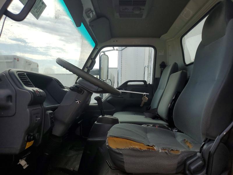 2005 Isuzu Medium duty/box trucks VIN JALC4B16X57011794 COPART salvage auction — MINOR DENT/SCRATCHES, Ca - Dis/Dlr/Exp Only Clean Title, sold $850 on 2026-09-08 (photo 7)