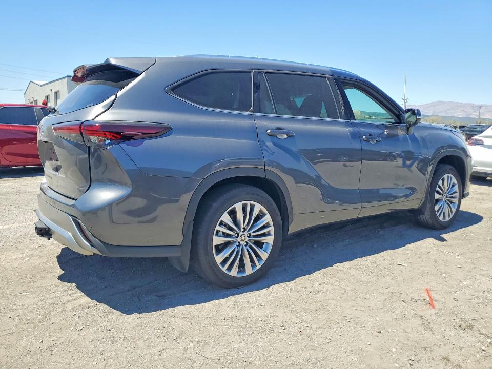 2025 Toyota Highlander VIN 5TDEBRCH7SS646691 COPART salvage auction — REAR END, Nv - Salvage Title, sold $23,600 on 2026-08-27 (photo 3)
