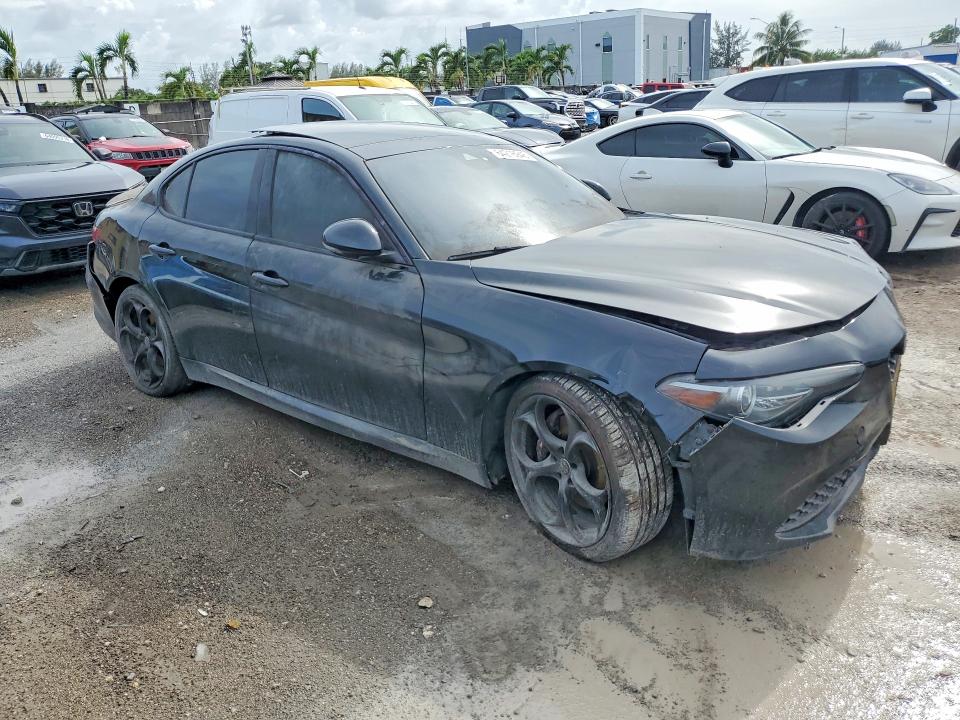 2017 Alfa romeo Giulia VIN ZARFAECN2H7559683 COPART salvage auction — BURN, Fl - Cert Of Title-Rebuilt, sold $1,000 on 2026-08-11 (photo 4)