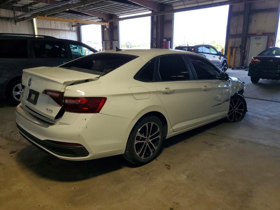2024 Volkswagen Jetta VIN 3VWBM7BU6RM012800 COPART salvage auction — REAR END, Il - Certificate Of Title, sold $2,457 on 2026-08-10 (photo 3)